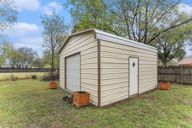 6608 Swanee Court, Watauga, TX 76148