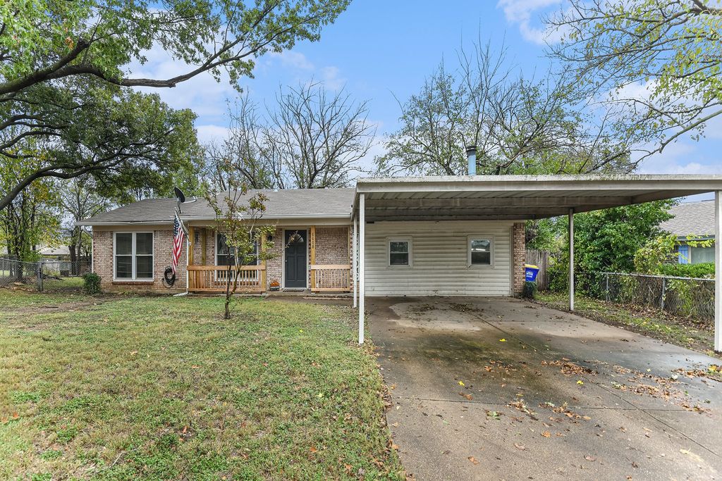 6608 Swanee Court, Watauga, TX 76148