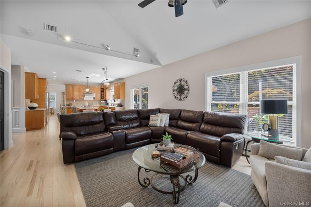 20 Millennium Court, Bohemia, NY 11716