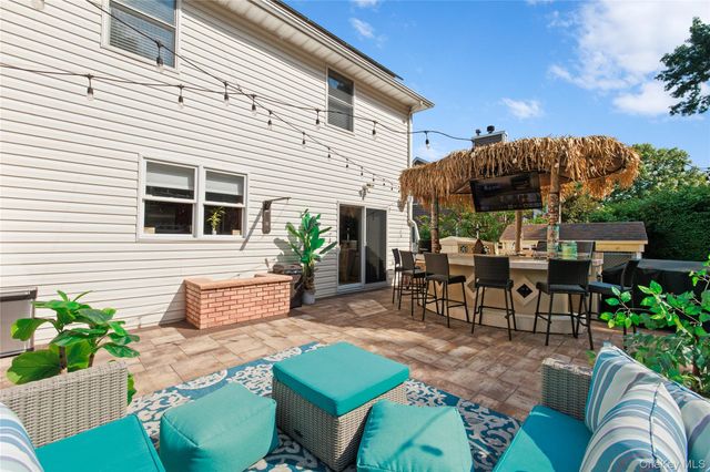 20 Millennium Court, Bohemia, NY 11716