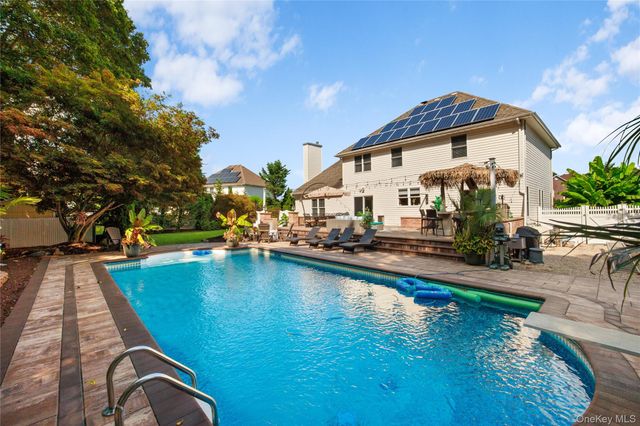 20 Millennium Court, Bohemia, NY 11716