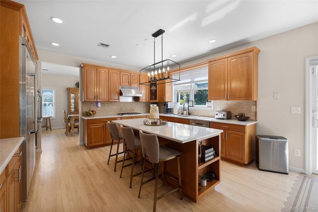 20 Millennium Court, Bohemia, NY 11716