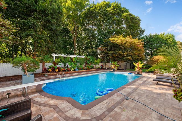 20 Millennium Court, Bohemia, NY 11716