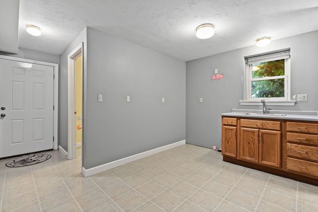 284 Chestnut St B, North Attleboro, MA 02760