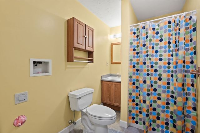 284 Chestnut St B, North Attleboro, MA 02760