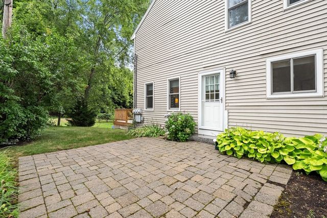 284 Chestnut St B, North Attleboro, MA 02760