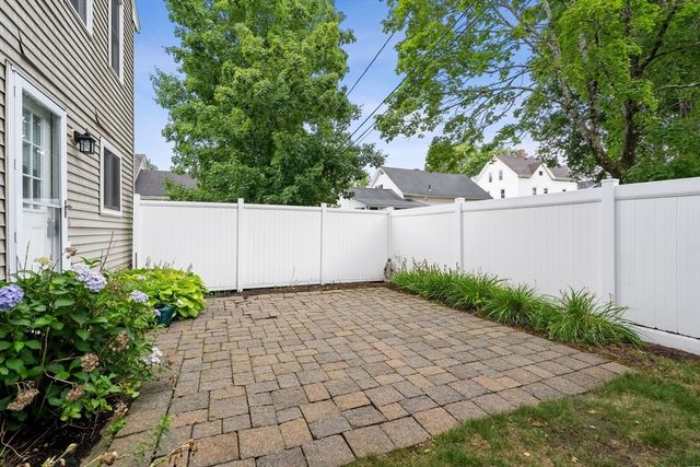 284 Chestnut St B, North Attleboro, MA 02760