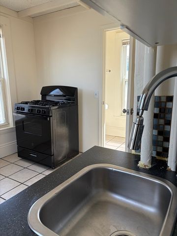 10-12 Maple Street 6, Waltham, MA 02453