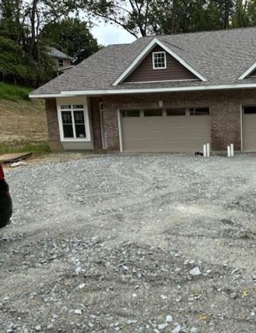 4053 Briarwood Dr., Hempfield Twp, PA 15644