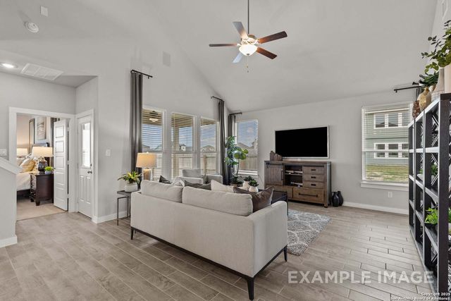 424 Jills Path, Seguin, TX 78155
