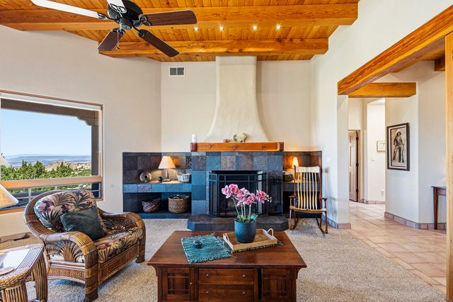 10 PINON RIDGE DR, Placitas, NM 87043