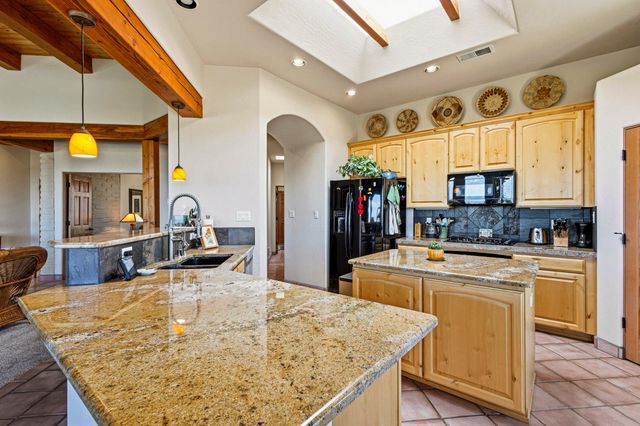 10 PINON RIDGE DR, Placitas, NM 87043