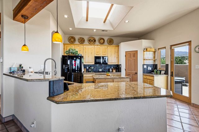 10 PINON RIDGE DR, Placitas, NM 87043