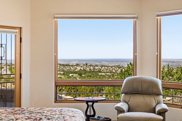 10 PINON RIDGE DR, Placitas, NM 87043