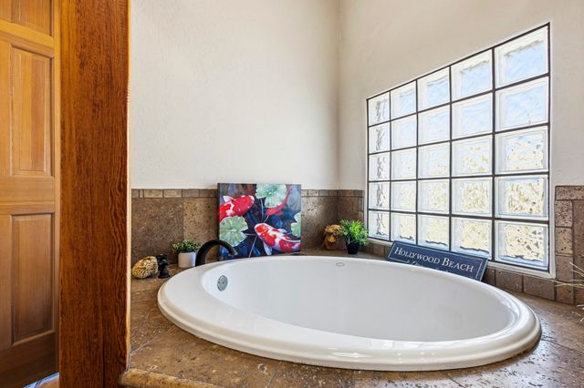 10 PINON RIDGE DR, Placitas, NM 87043