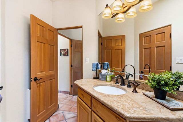 10 PINON RIDGE DR, Placitas, NM 87043