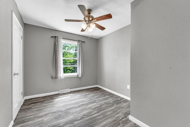 1714 W Scott Street, Springfield, MO 65802