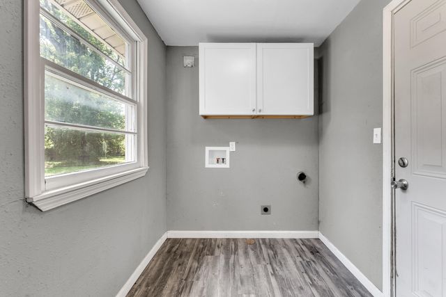1714 W Scott Street, Springfield, MO 65802
