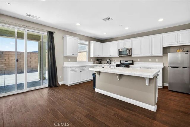 4758 Casillas Way, Fontana, CA 92336