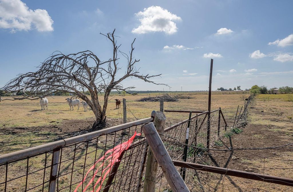 1841 County Road 305, Jarrell, TX 76537