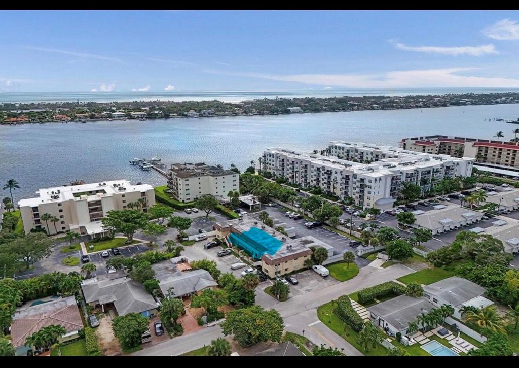 1204 S Lake Drive 4, Lantana, FL 33462