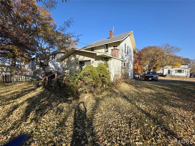 1020 N Charles Street, Carlinville, IL 62626