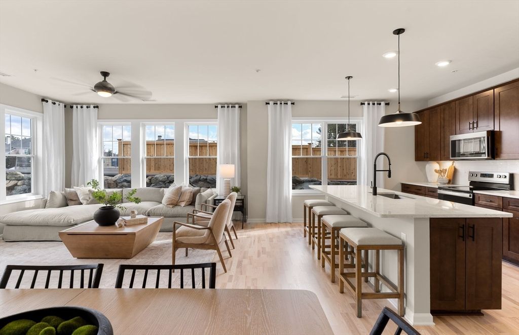2 Codman Way 206, Westborough, MA 01581