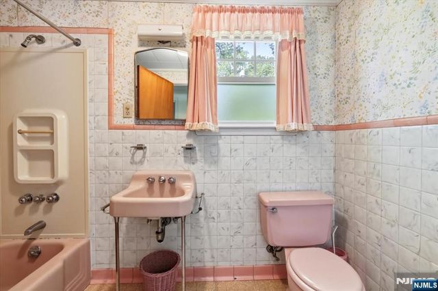 252 Saint Nicholas Avenue, Hillsdale, NJ 07642