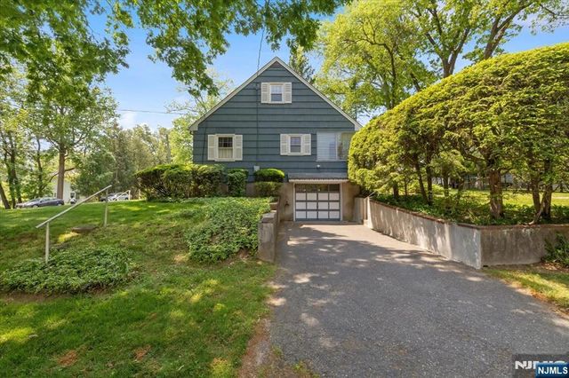 252 Saint Nicholas Avenue, Hillsdale, NJ 07642