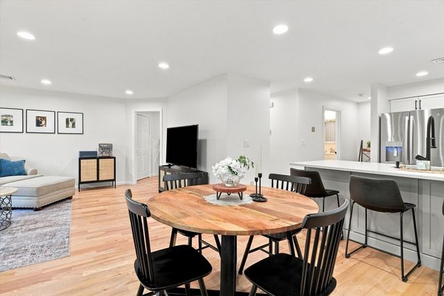 37 Constitution Ln 39, Danvers, MA 01923
