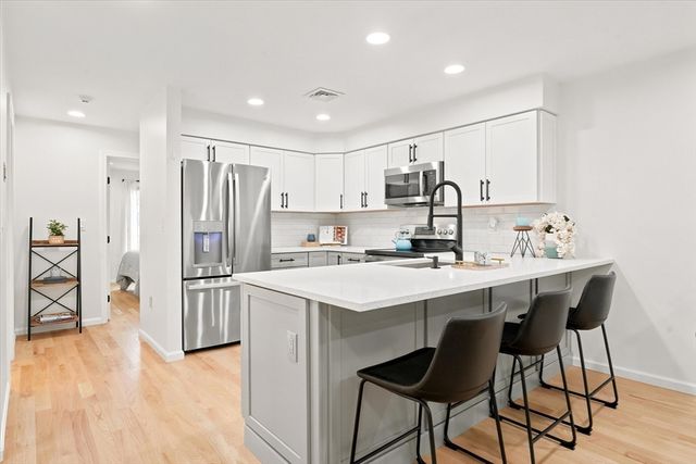 37 Constitution Ln 39, Danvers, MA 01923