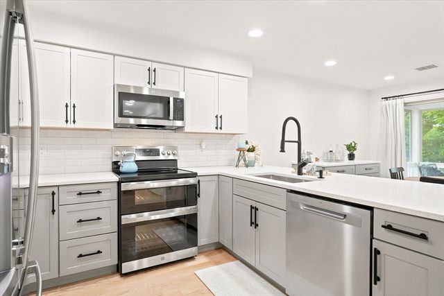 37 Constitution Ln 39, Danvers, MA 01923