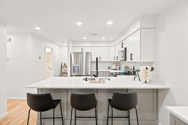 37 Constitution Ln 39, Danvers, MA 01923