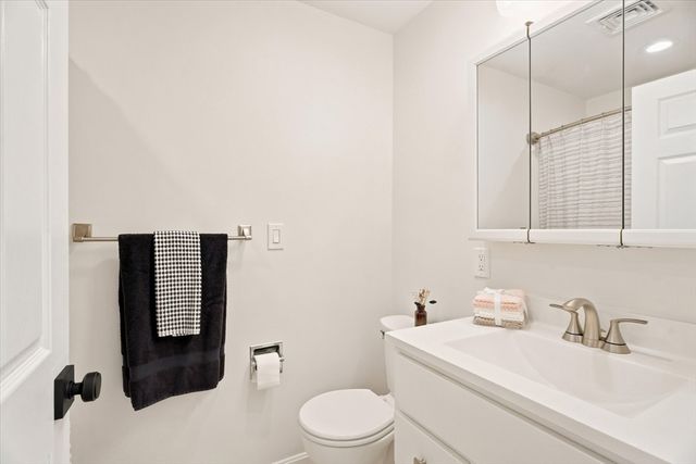 37 Constitution Ln 39, Danvers, MA 01923