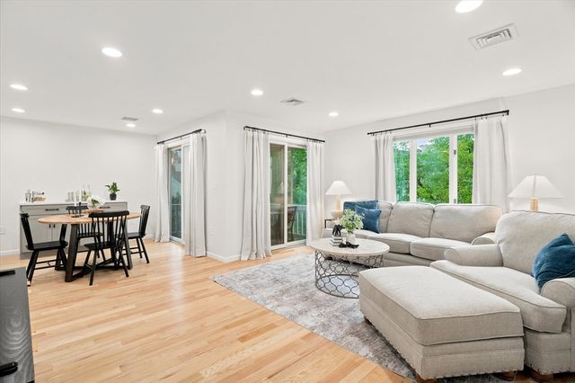 37 Constitution Ln 39, Danvers, MA 01923