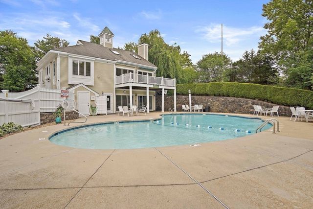 37 Constitution Ln 39, Danvers, MA 01923