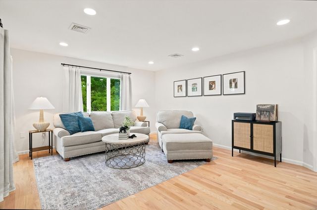 37 Constitution Ln 39, Danvers, MA 01923