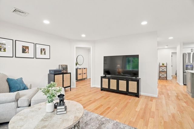 37 Constitution Ln 39, Danvers, MA 01923