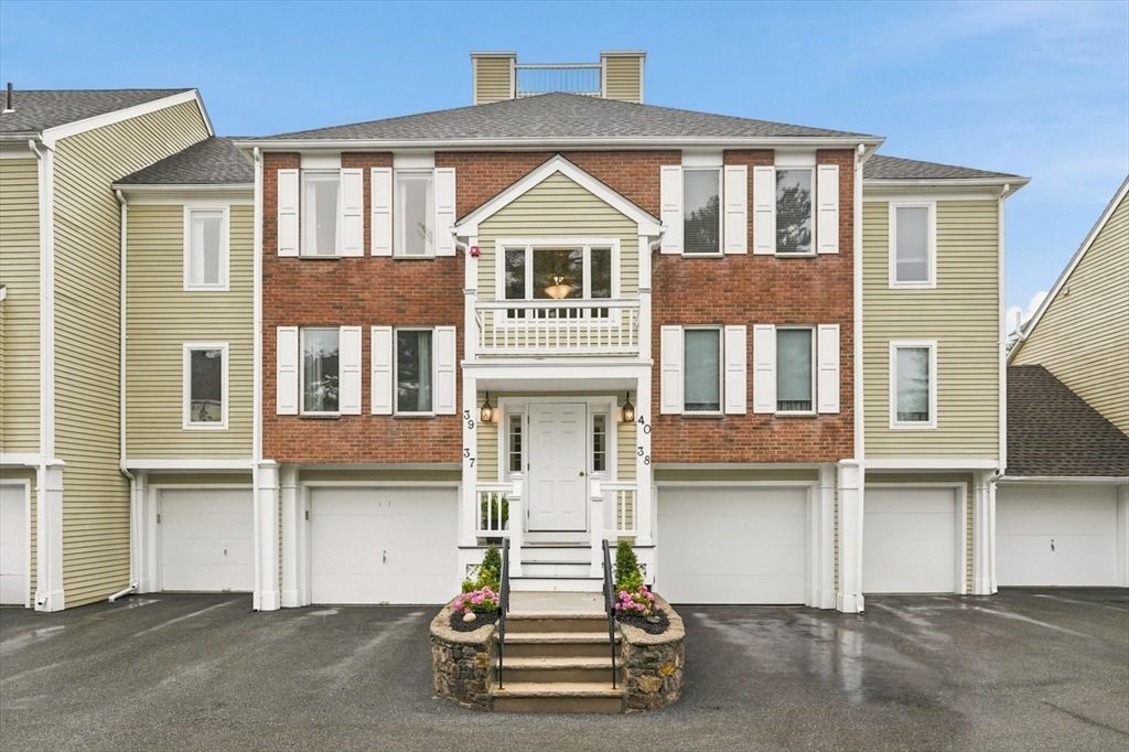 37 Constitution Ln 39, Danvers, MA 01923