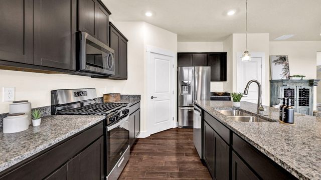 8248 Bright Water Dr, Ooltewah, TN 37363