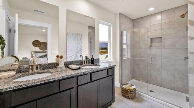 8248 Bright Water Dr, Ooltewah, TN 37363