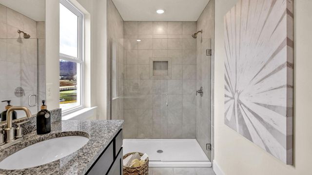 8248 Bright Water Dr, Ooltewah, TN 37363