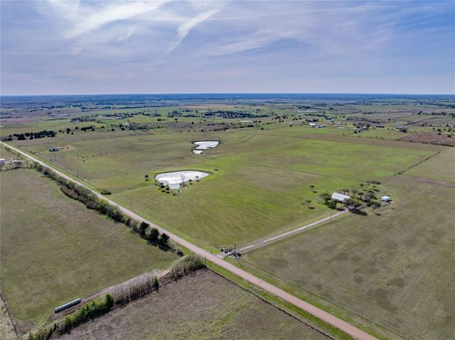 555 Knape Road, La Grange, TX 78945