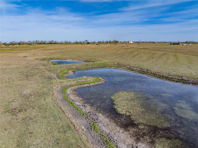 555 Knape Road, La Grange, TX 78945