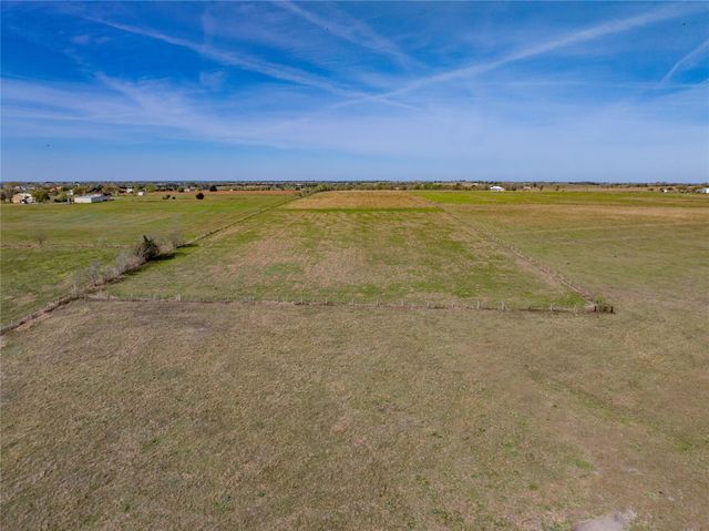 555 Knape Road, La Grange, TX 78945