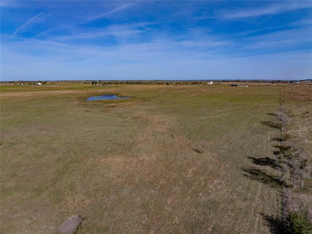 555 Knape Road, La Grange, TX 78945