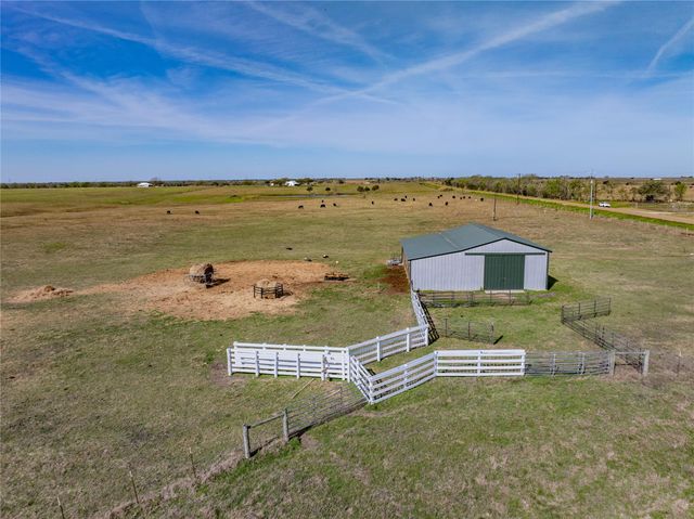 555 Knape Road, La Grange, TX 78945