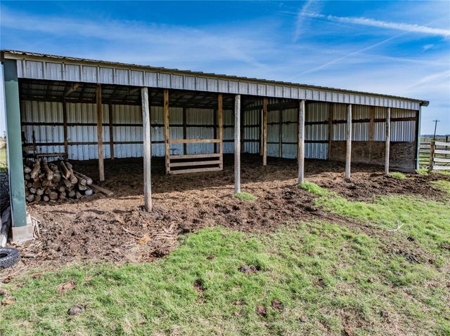 555 Knape Road, La Grange, TX 78945