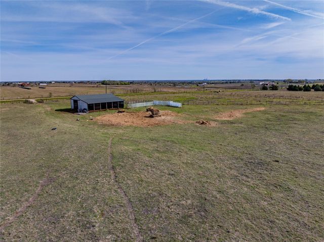 555 Knape Road, La Grange, TX 78945