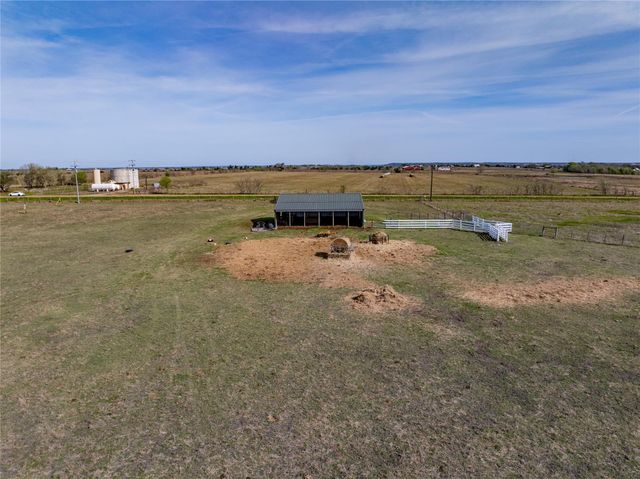 555 Knape Road, La Grange, TX 78945